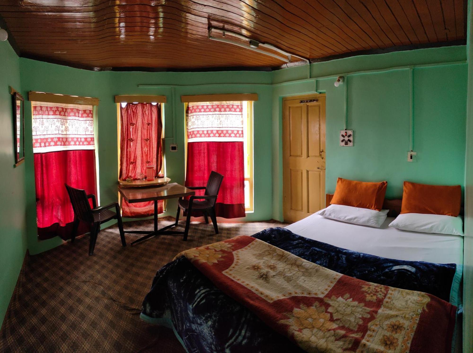 New Relax Inn, Pahalgam, 2 Km From Lidder Valley Exteriör bild
